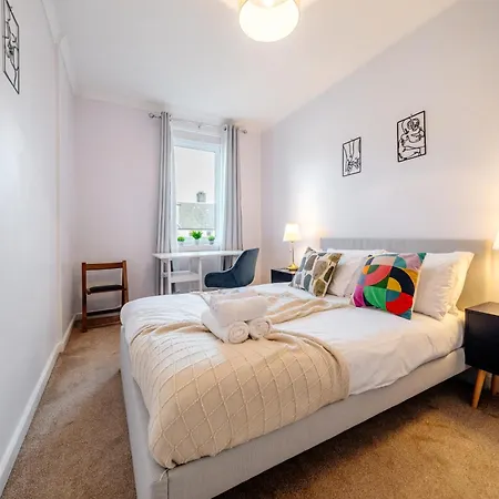 Bright Sleep 4 15 Minute Centre Free Parking Neaby דירה