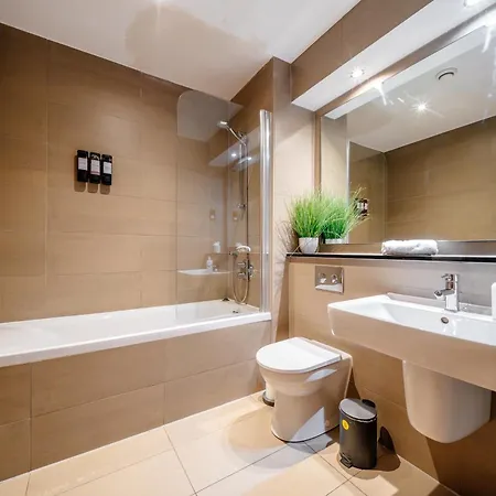 Appartement Weston's Penthouse Sleep 10, 8 Beds Free Parking