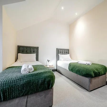 Percys Place Sleep 10, 15 Minute To Centre Free Parking