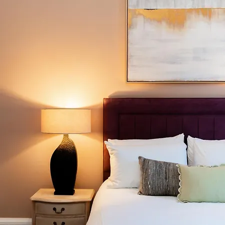 Dragon Luxury At Rutland Square *