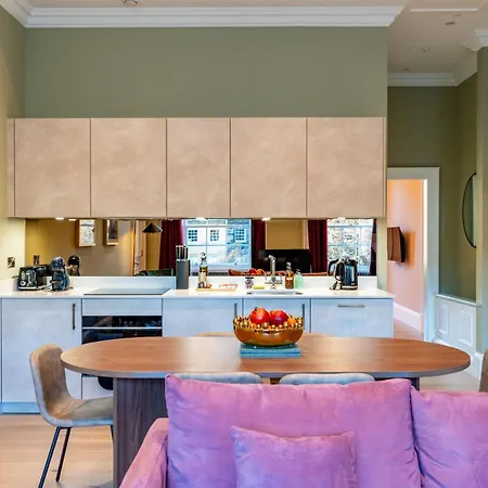 Dragon Luxury At Rutland Square *