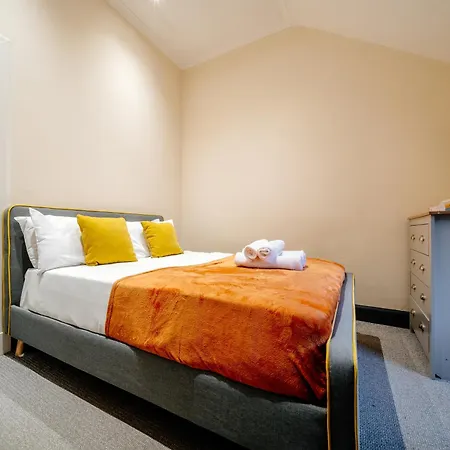 Percys Place Sleep 10, 15 Minute To Centre Free Parking *