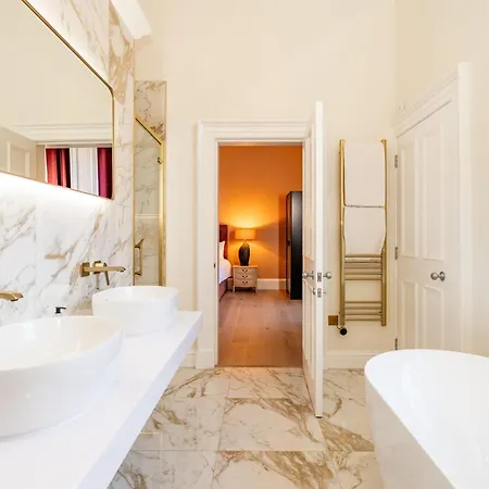 דירה Dragon Luxury At Rutland Square