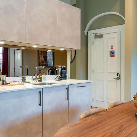 דירה Dragon Luxury At Rutland Square אדינבורו