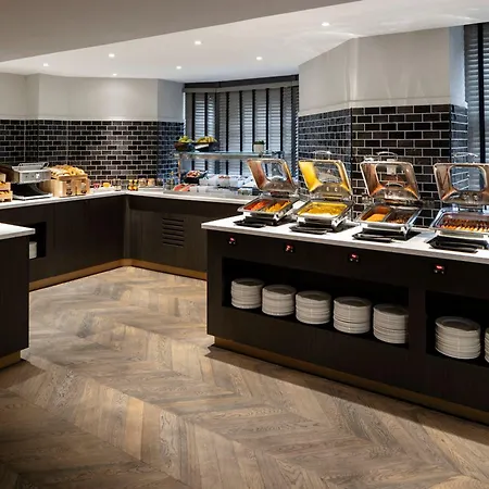 Ξενοδοχείο Courtyard By Marriott 4*