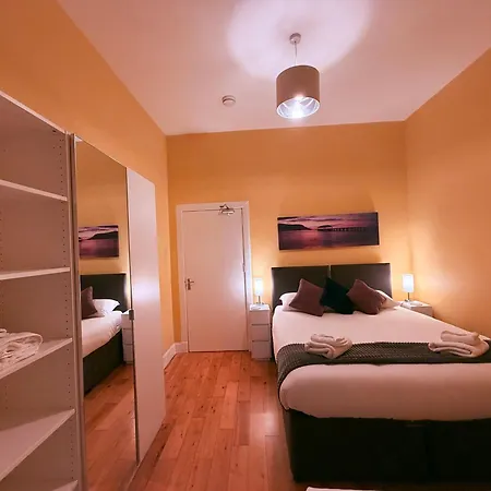 皮卡第广场公寓 *