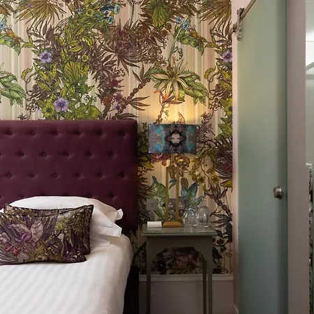 24 Royal Terrace Отель 4*