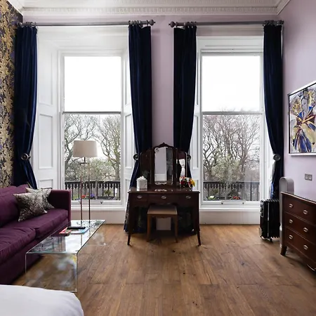 24 Royal Terrace Hotell