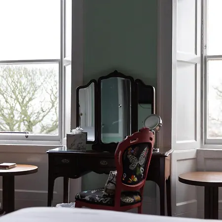 Отель 24 Royal Terrace 4*