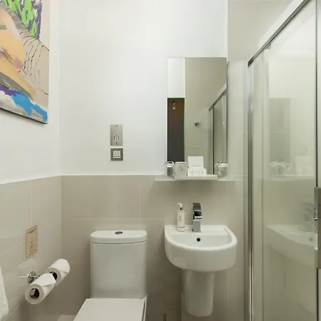 24 Royal Terrace Hotel 4*