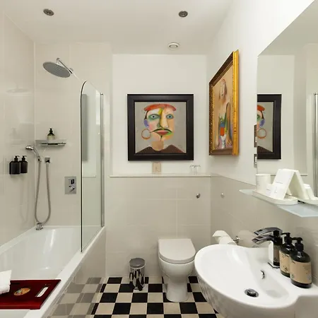 Отель 24 Royal Terrace 4*