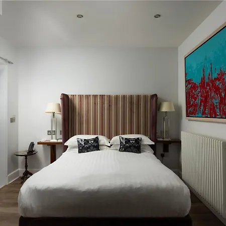 24 Royal Terrace Hotel