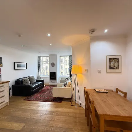 3 Royal Mile Flat Near Castle *