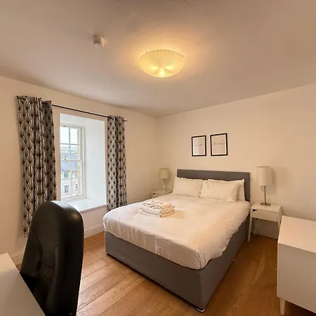 3 Royal Mile Flat Near Castle *