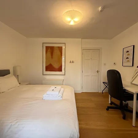 3 Royal Mile Flat Near Castle