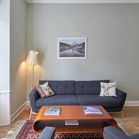 High Street - Modern Scandi Design In The Heart Of The Old Town!