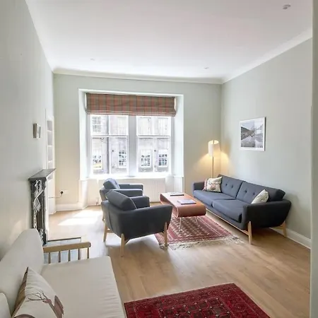 High Street - Modern Scandi Design In The Heart Of The Old Town!