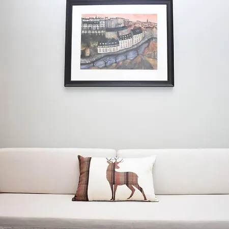 High Street - Modern Scandi Design In The Heart Of The Old Town! *