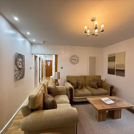 Holyrood With Parking & Lift Access Edinburgh