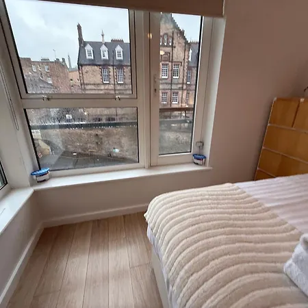 Holyrood With Parking & Lift Access Apartman *