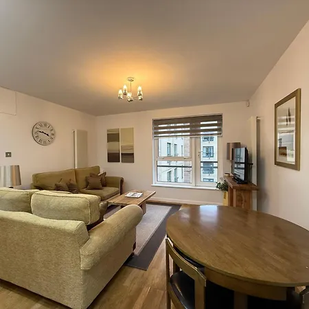Holyrood With Parking & Lift Access Edinburgh