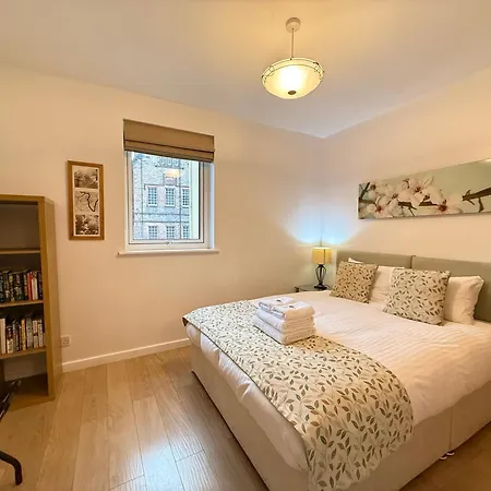Holyrood With Parking & Lift Access Apartman *