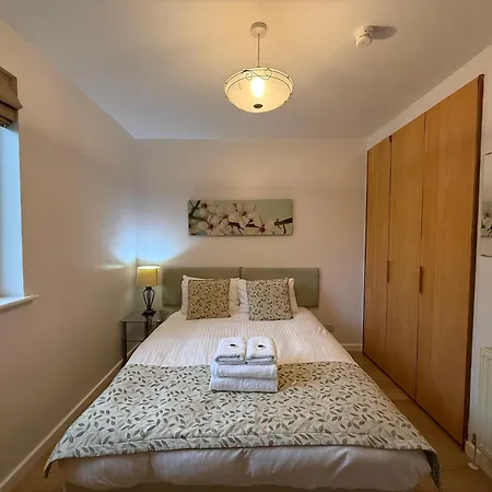 Апартаменты Holyrood With Parking & Lift Access *