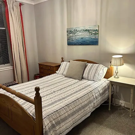 Lovely Sunny 2 Bed Coast Apartment *