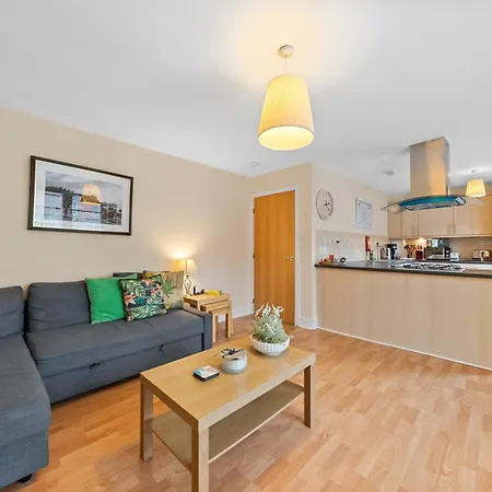 Charming 2 Bedroom - *