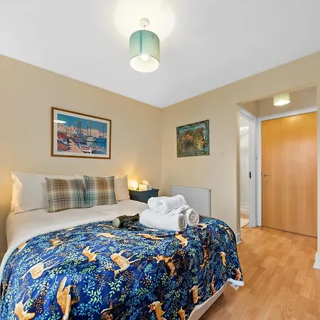 Charming 2 Bedroom - *