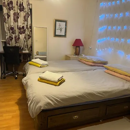 Charming Old For Share, Cosy Double With 2 Single Bed Édimbourg