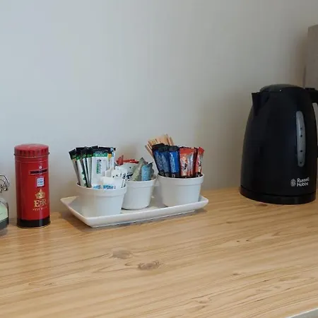 Guest house Lovely Rooms, Great Transport, Airport Bus, 5 Mins To Beach, Great Value Edinburgh