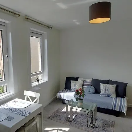 Lovely Rooms, Great Transport, Airport Bus, 5 Mins To Beach, Great Value Edinburgh