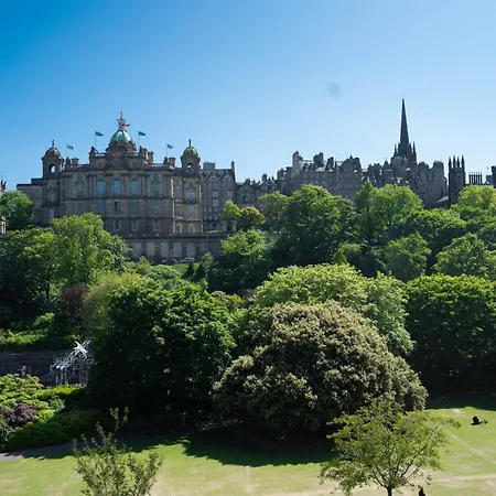 Stylish In 5 Beds 3 Bedrooms *