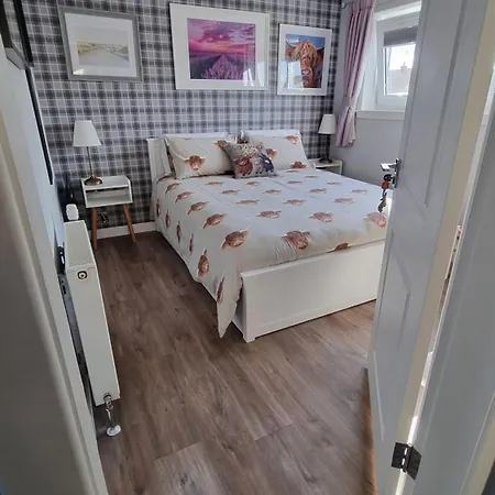 Innisfail Edi - Double With Private Bathroom ホームステイ *
