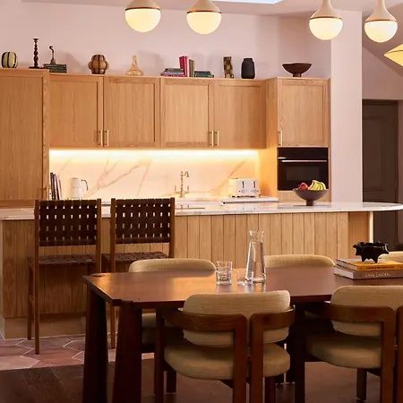 The Hoxton, Ξενοδοχείο 4*