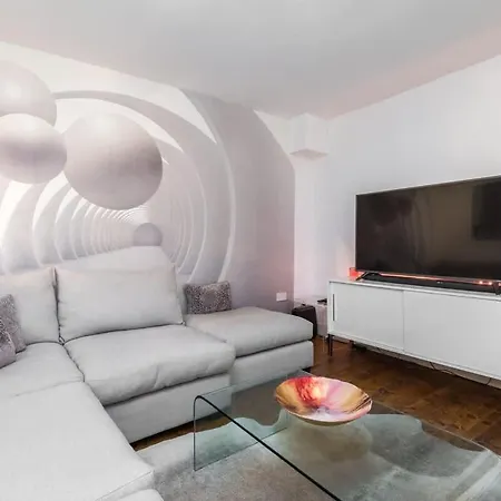 بيت للعطل Modern Holyrood Family Retreat *