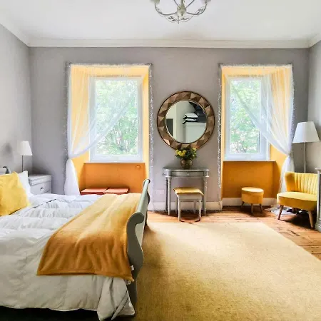 Дом отдыха Modern Holyrood Family Retreat Эдинбург