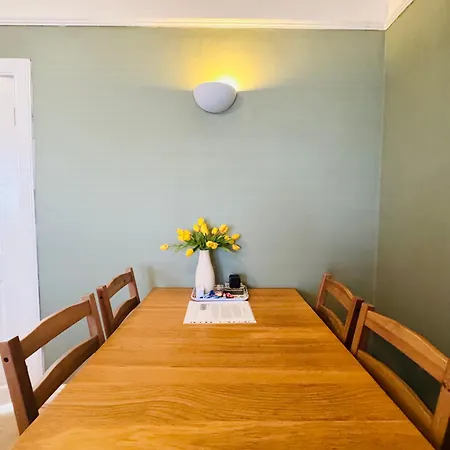 Central Accessible Home With Great Amenities & Free Parking *