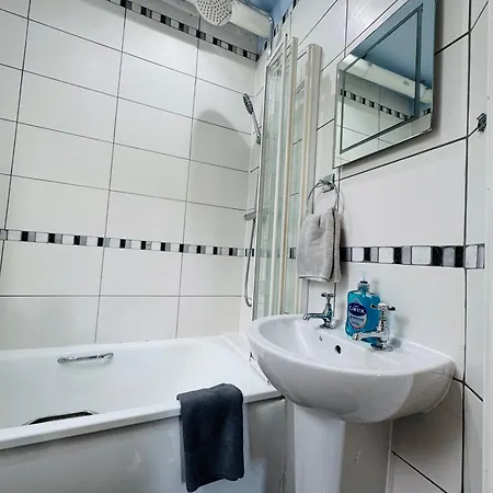 Central Accessible Home With Great Amenities & Free Parking Apartamento Edimburgo