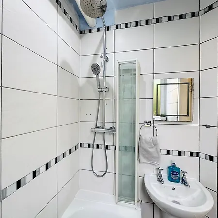 Central Accessible Home With Great Amenities & Free Parking Edimburgo