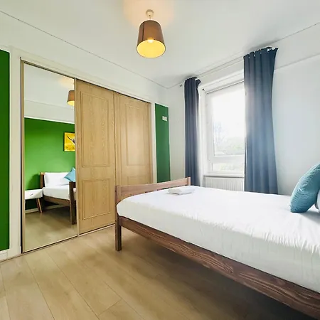 Central Accessible Home With Great Amenities & Free Parking Apartamento