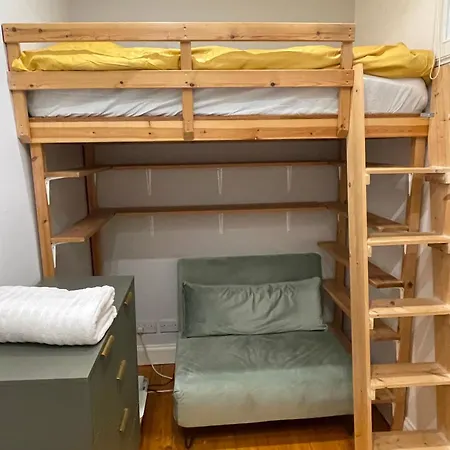 Charming Flat In Beautiful Area *