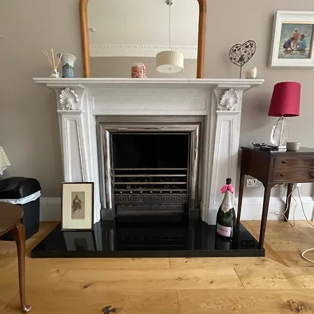 Victorian With Parking, Murrayfield-sleeps 5
