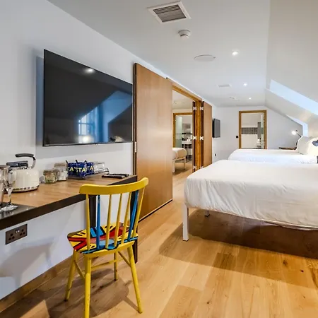 Stay Central Hotel