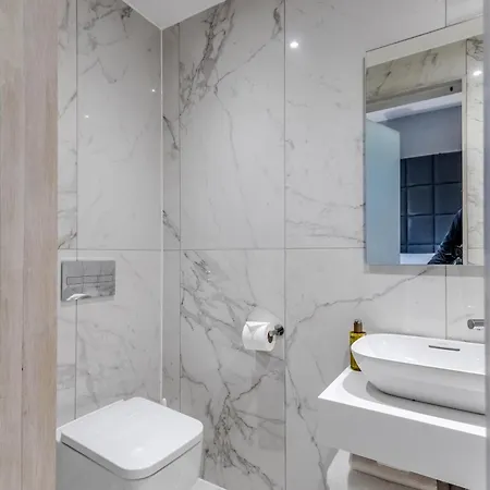 Hotel The On The Mile 4*