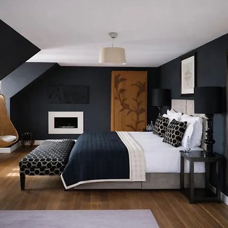 Tigerlily Hotel