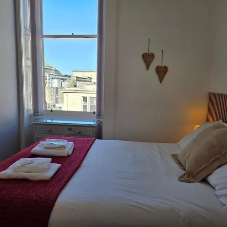 Grindlay Street Residence, 2 Bedroom, 2 Bathroom Close To Castle *