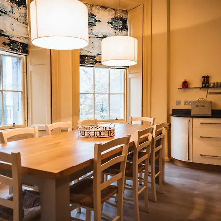 Large 3-bed Walk To Waverley Vakantiehuis Edinburgh