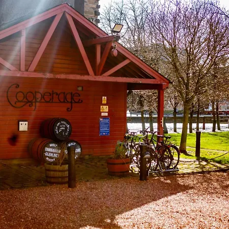 Lovely 2 Bedroom B-listed Converted Whisky Bond *